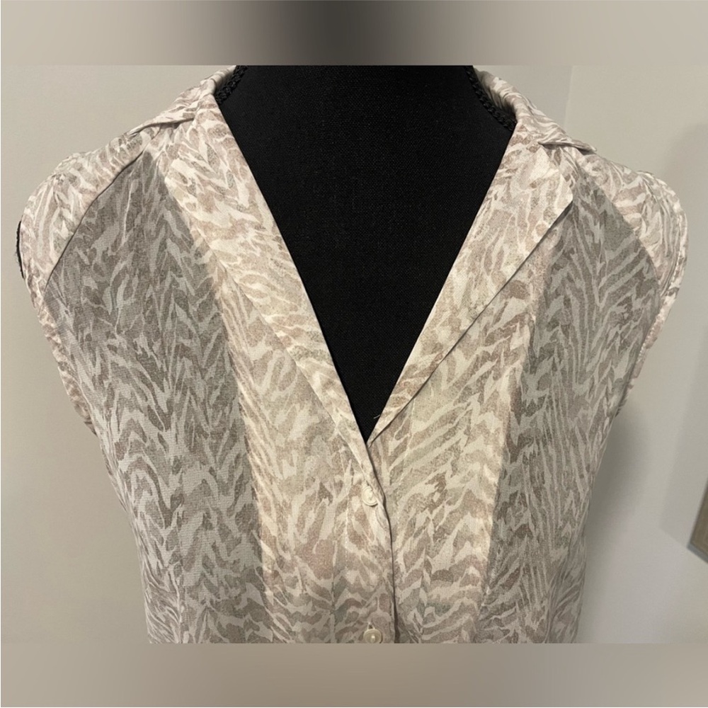 H&M White & Tan Sheer Button-Up Abstract Pattern Collared Blouse EUC - Picture 5 of 11